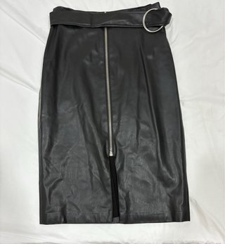 Falda cuero Stradivarius T.38