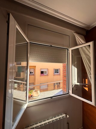 Ventana de aluminio con dos hojas