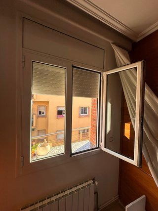Ventana de aluminio con dos hojas