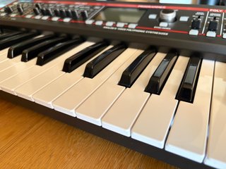 Behringer DeepMind 6X Sintetizador