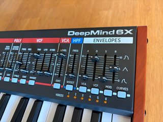 Behringer DeepMind 6X Sintetizador