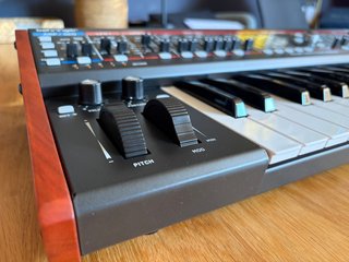 Behringer DeepMind 6X Sintetizador