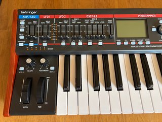 Behringer DeepMind 6X Sintetizador