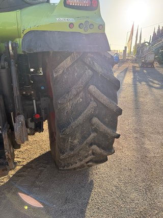 Tractor CLAAS ARION 640 CMATIC