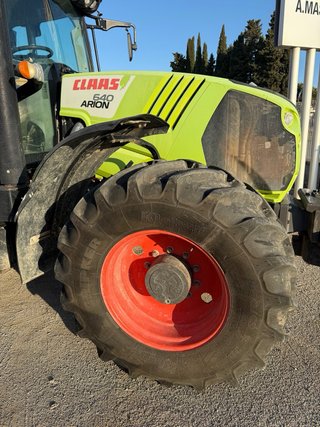 Tractor CLAAS ARION 640 CMATIC