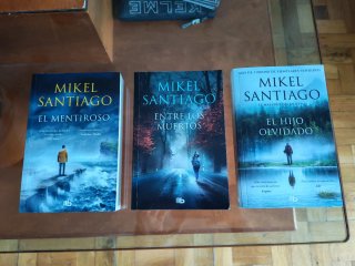 Lote 3 libros de Mikel Santiago
