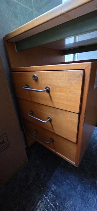 Mesa de escritorio de madera