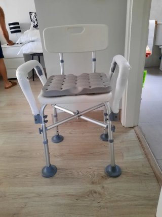 Silla de ducha con respaldo y reposabrazos
