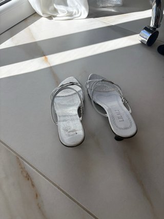 Sandalias LILAI plateadas