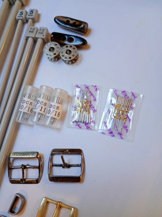 Set accessori per cucito e maglia