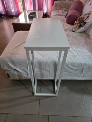 Mesa auxiliar blanca patas metálicas