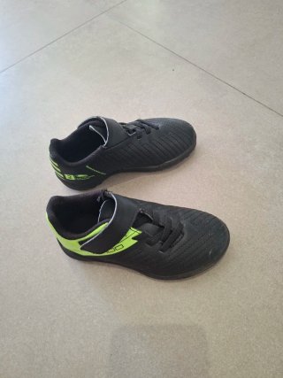 Botas fútbol, tacos, niño Talla 25