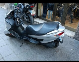 Suzuki Burgman 125 maxi scooter