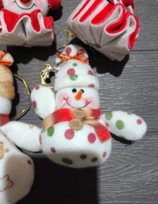 Adornos Navideños Muñecos de Nieve y Calcetines