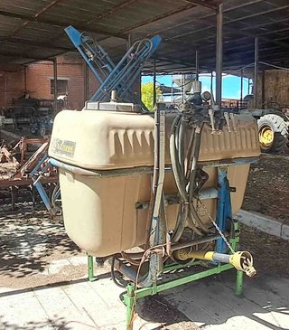 Cuba tratamiento fitosanitarios Aguirre 1.000 L.