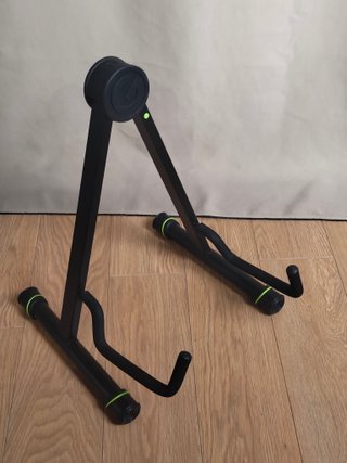Guitarra clásica, estuche, soporte, cuerdas extras
