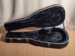 Guitarra clásica, estuche, soporte, cuerdas extras