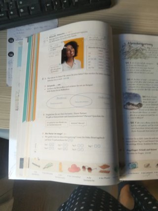 Libro de Alemán  ,Momente A2 de Hueber