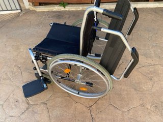 Silla de ruedas plegable de aluminio