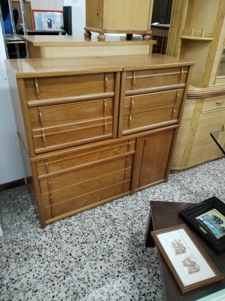 Cómoda y Mesitas Auxiliares en Pino