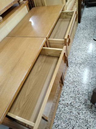 Cómoda y Mesitas Auxiliares en Pino
