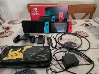 Nintendo Switch con Joy-Con Azul y Rojo extra