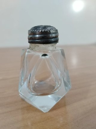 Mini Salero de Cristal con Tapa Metálica
