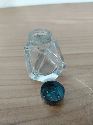 Mini Salero de Cristal con Tapa Metálica