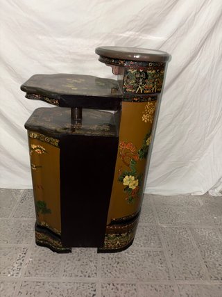 Mobiletto cinese decorato