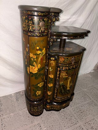 Mobiletto cinese decorato