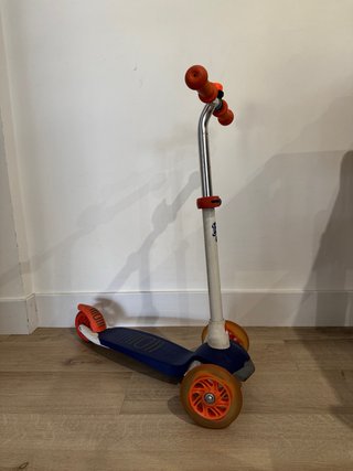 Patin infantil 3 ruedas naranja y azul