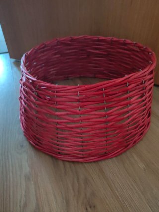 Pie árbol de Navidad rojo tejido