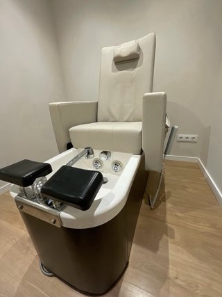 Sillon de pedicura hidromasaje marca Nilo.