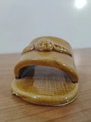 Pequeña Chancla de Cerámica Decorativa