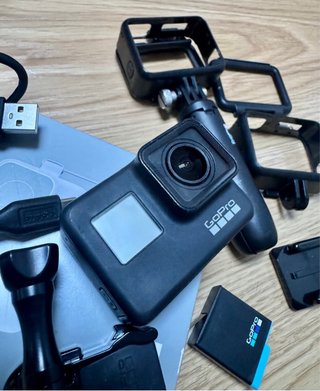 GoPro Hero 7 Black con accessori
