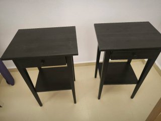 Mesita de noche de madera negra
