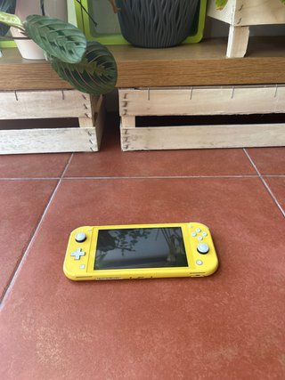 Nintendo Switch Lite Amarillo