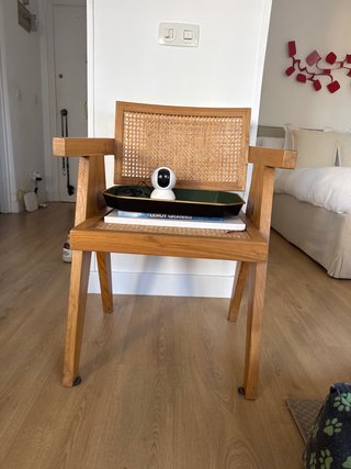 Silla de madera con asiento de ratán
