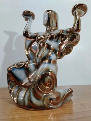 Figura de Porcelana Axia