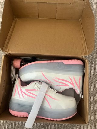 Zapatos con ruedas y luces - Talla 32