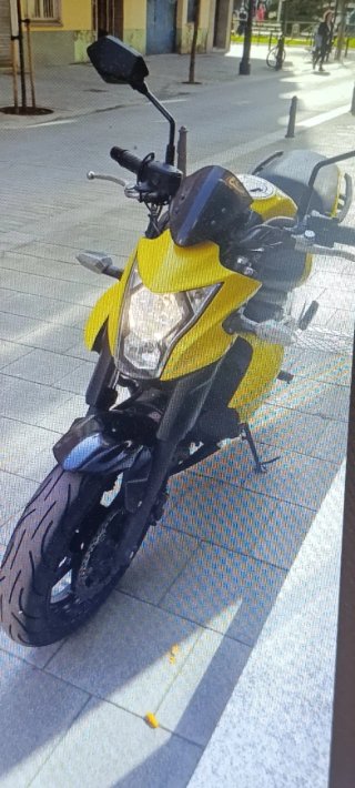 Kawasaki ER-6n Amarilla y Negra