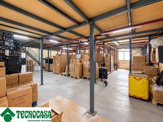 Nave industrial en venta en El Mercado en Manises