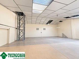 Nave industrial en venta en El Mercado en Manises