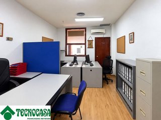 Nave industrial en venta en El Mercado en Manises