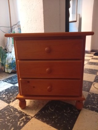 Mesita de Noche de Madera