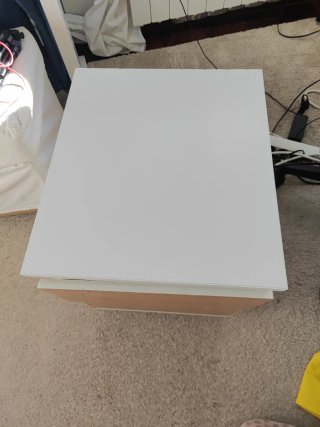 Cajonera mesita blanca y madera