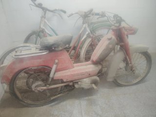 Ciclomotor antiguo Peugeot