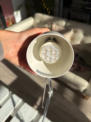 Lámpara Flexo Beige, blanca y Plateado