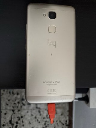 Móvil bq Aquaris V Plus dorado