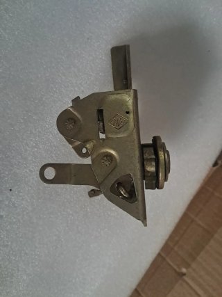 SEAT 600E, SEAT 850.Cerradura Delantera Der